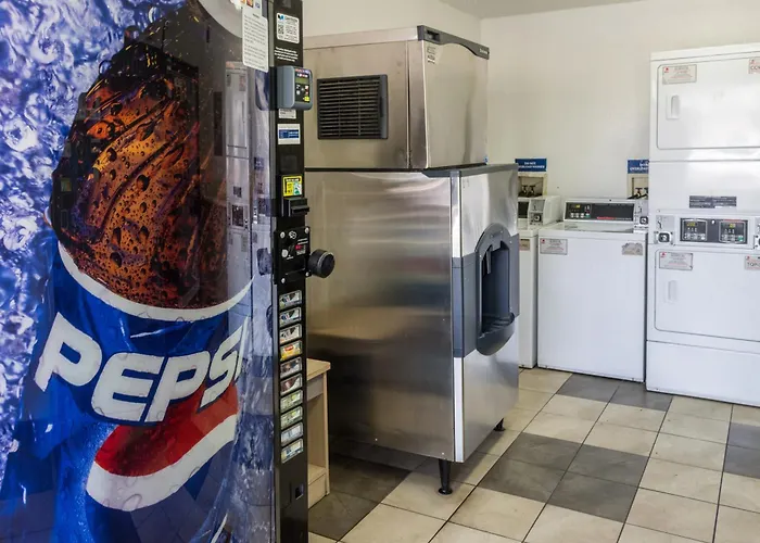 Motel 6 Bakersfield, CA - Convention Center