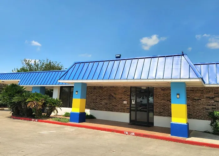 Days Inn By Wyndham Seguin Tx