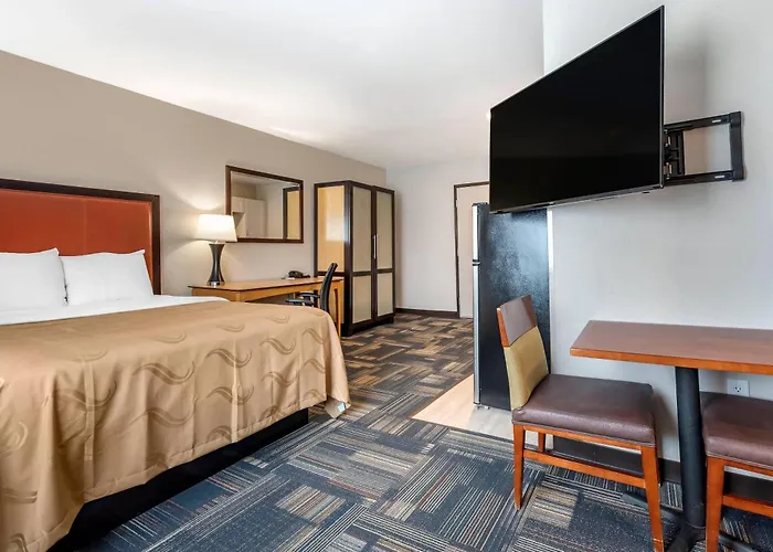 Quality Inn & Suites Evansville Downtown