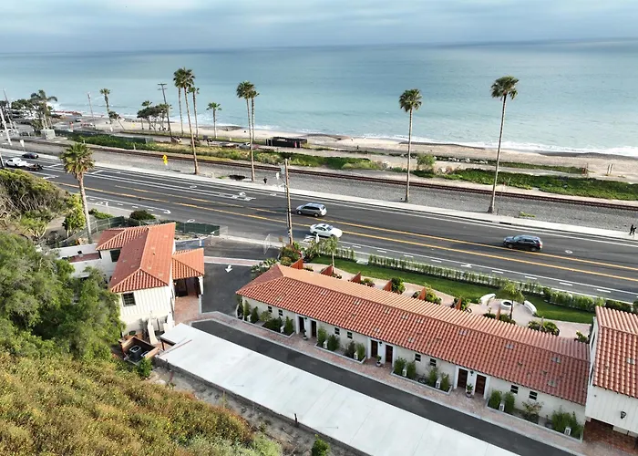 El Caminante Bar & Bungalows