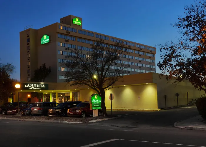 La Quinta By Wyndham Secaucus Meadowlands Hotel