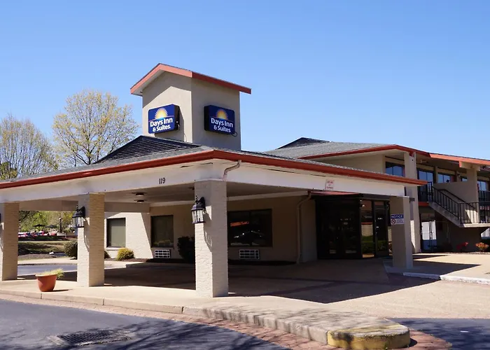 Days Inn & Suites By Wyndham Colonial