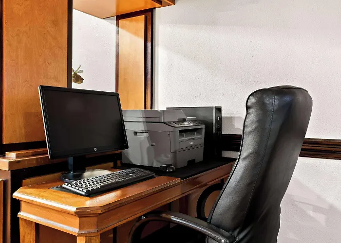 Days Inn & Suites By Wyndham