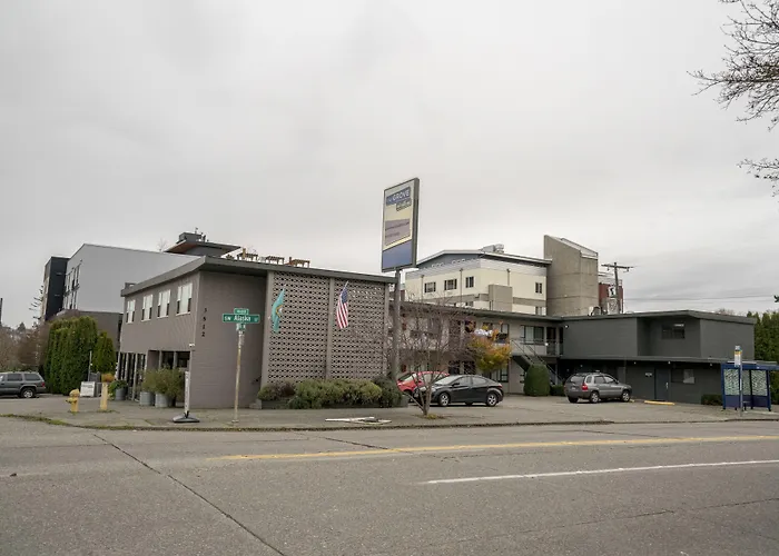 The Grove West Seattle Inn