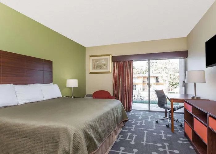 Howard Johnson By Wyndham Athens