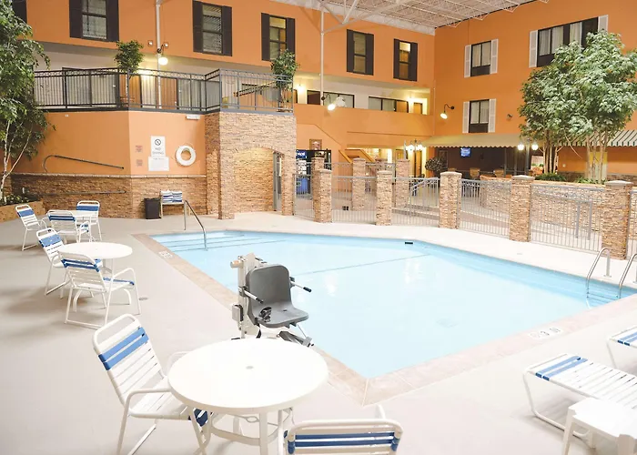 Quality Inn & Suites Ames Conference Center Near Isu Campus