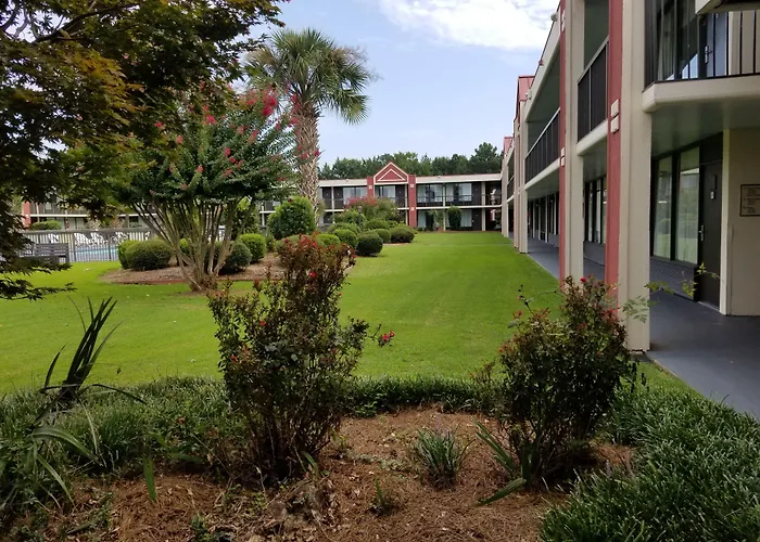 Clarion Inn & Suites Florence - Darlington