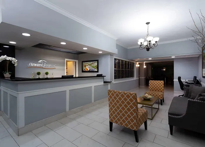 Howard Johnson By Wyndham Great Lakes