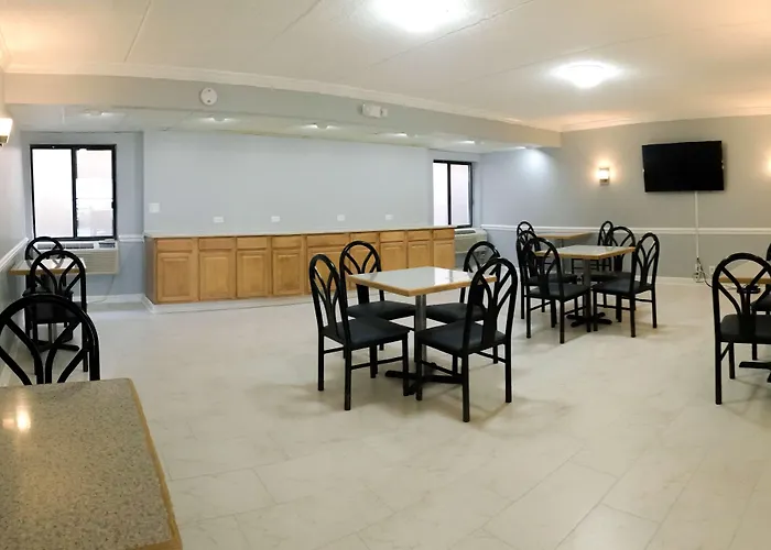 Howard Johnson By Wyndham Great Lakes