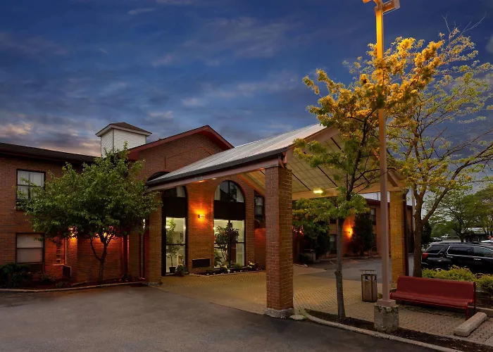 Howard Johnson By Wyndham Great Lakes