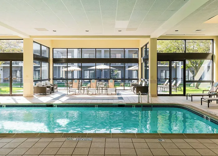 Courtyard By Marriott Chicago Naperville