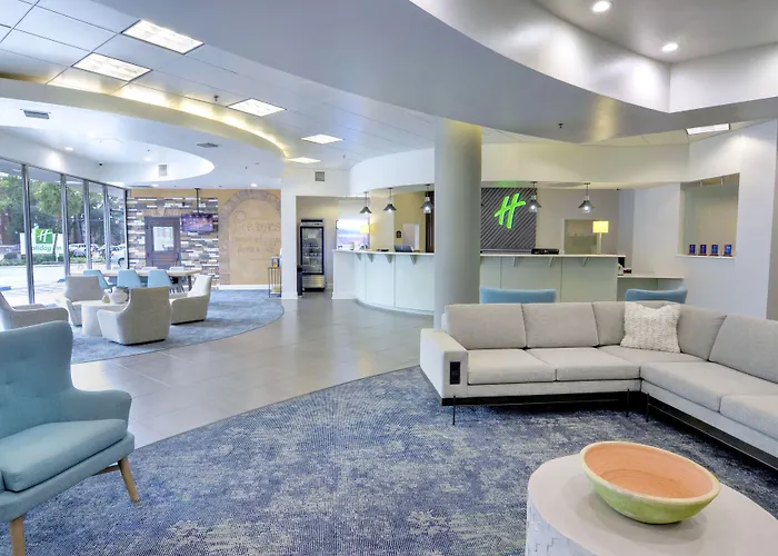Holiday Inn -University Center By Ihg