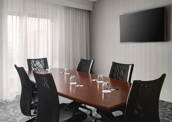 Courtyard By Marriott Mahwah Hotel