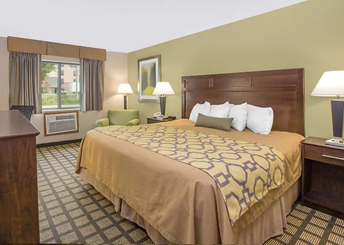 Baymont By Wyndham Ames Hotel