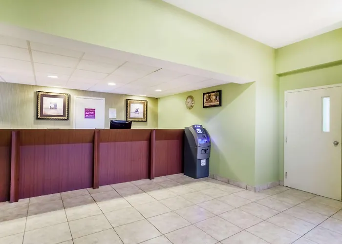 Days Inn By Wyndham Windsor Locks / Bradley Intl Airport