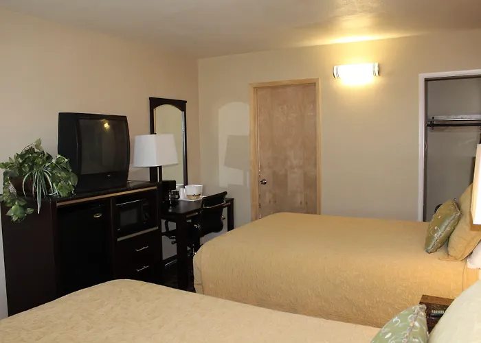 Harbor Inn & Suites Oceanside