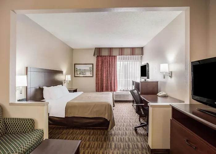 Quality Inn & Suites Lawrence - University Area