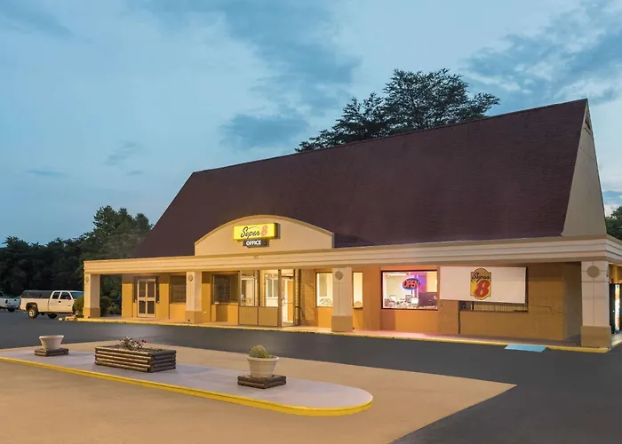 Super 8 By Wyndham Asheville Airport