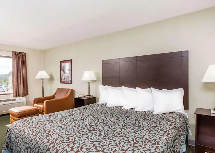 Days Inn By Wyndham Hendersonville