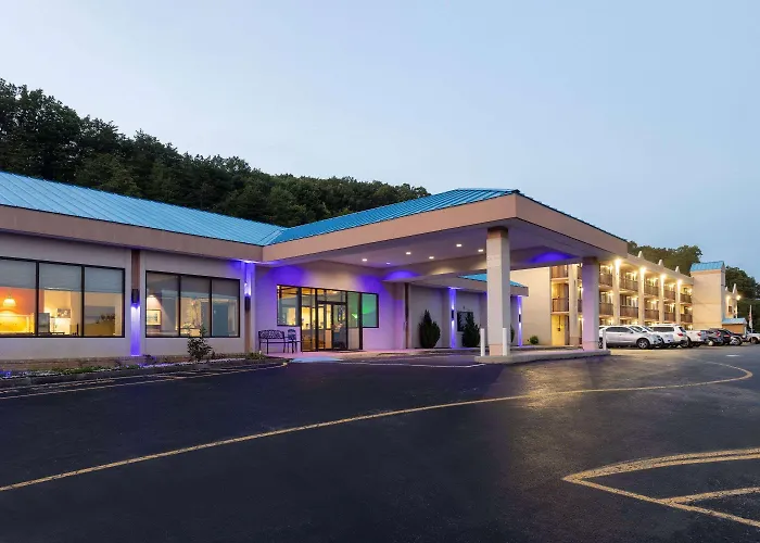 Howard Johnson Hotel & Conference Center By Wyndham Salem