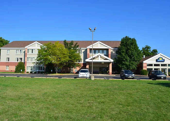 Days Inn & Suites By Wyndham Madison