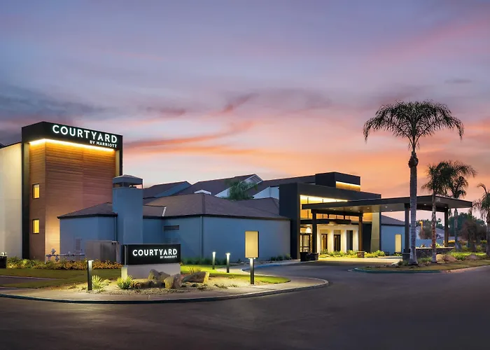 Courtyard By Marriott Fresno