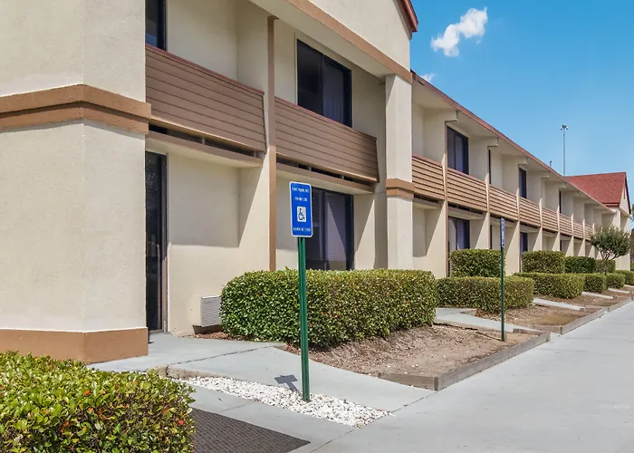 Red Roof Inn & Suites I-95