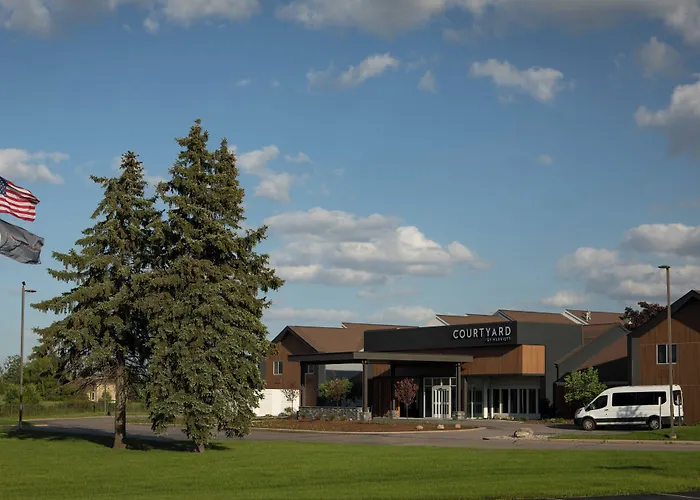 Courtyard By Marriott Lansing