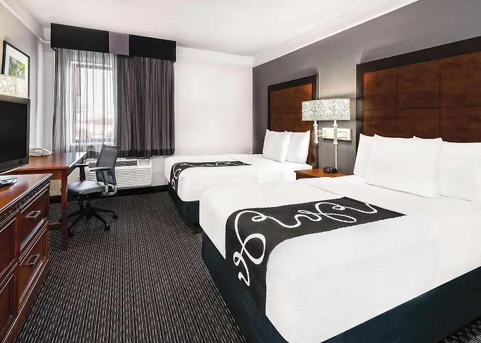 La Quinta Inn & Suites By Wyndham San Antonio Riverwalk