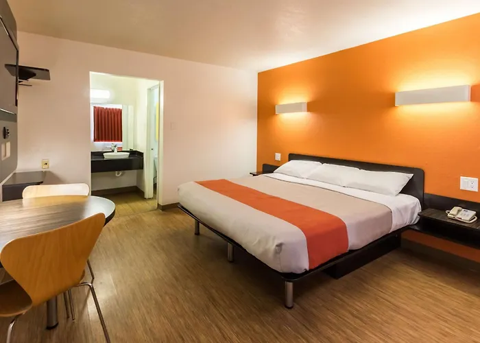 Motel 6-, Tx