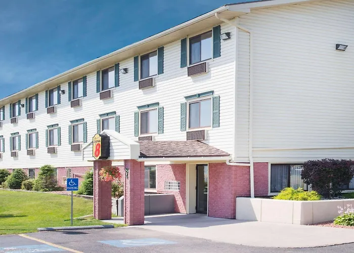 Super 8 By Wyndham Massena Ny