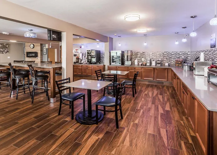 Super 8 By Wyndham Iowa City/Coralville