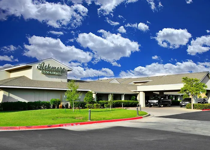 Ashmore Inn And Suites