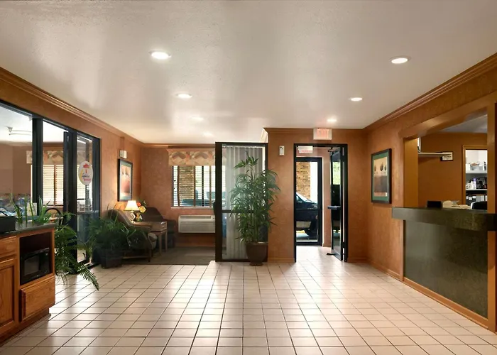 Super 8 By Wyndham East
