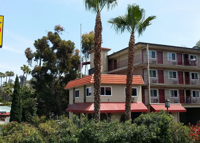 Super 8 By Wyndham San Diego Circle