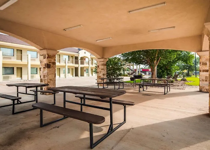 Surestay Hotel By Best Western Floresville