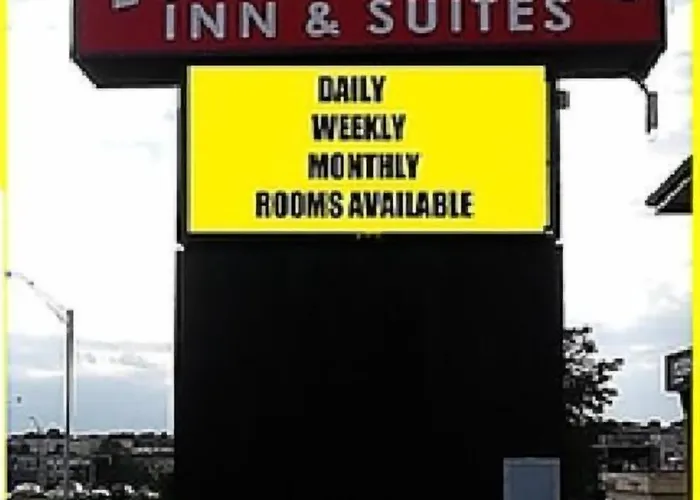 Townhouse Inn & Suites