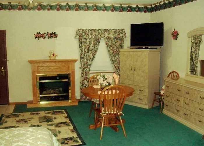 Townhouse Inn & Suites