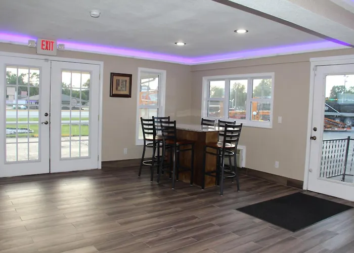 Westbridge Inn & Suites