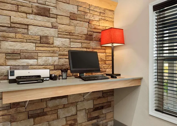 Country Inn & Suites By Radisson, Decorah, Ia