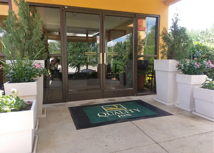 Quality Inn & Suites I-40