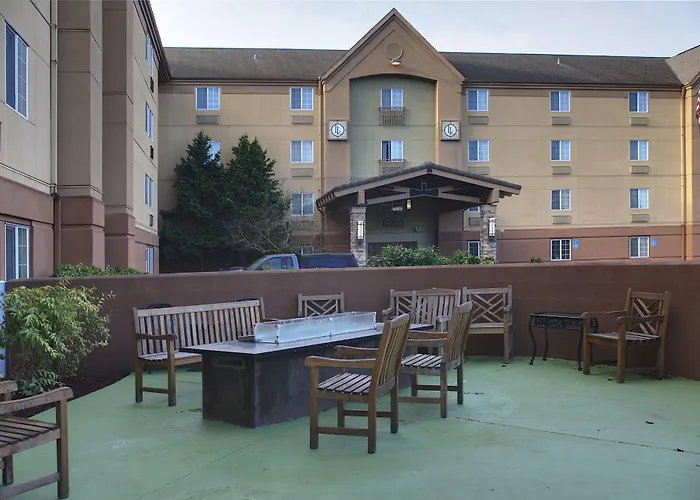 Larkspur Landing Extended Stay Suites Hillsboro