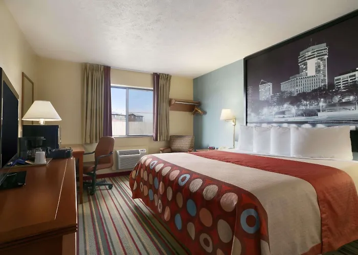 Super 8 By Wyndham Park City/North Wichita Area