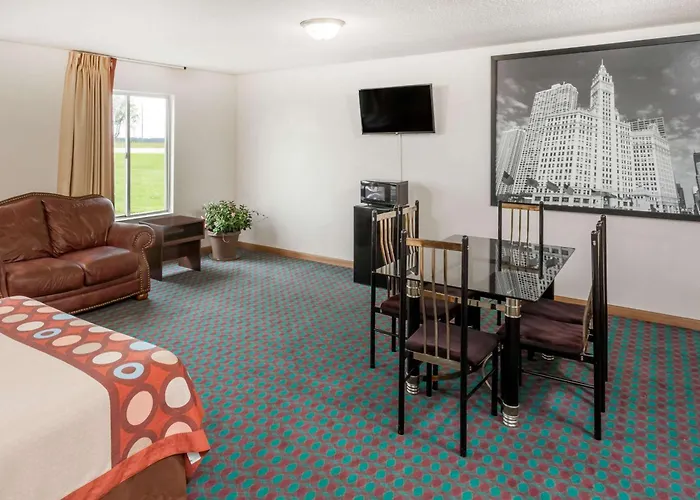 Super 8 By Wyndham Pekin/Peoria Area