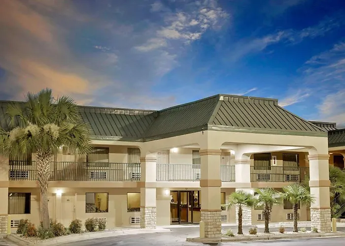 Super 8 By Wyndham Byron/South Macon
