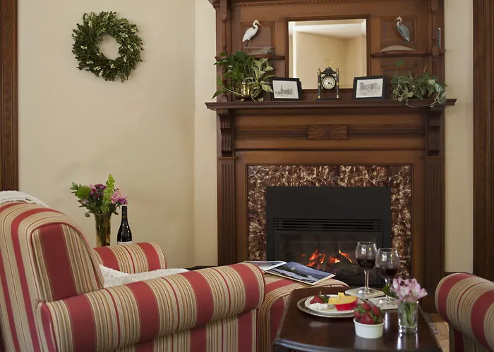 Brewster House Bed & Breakfast