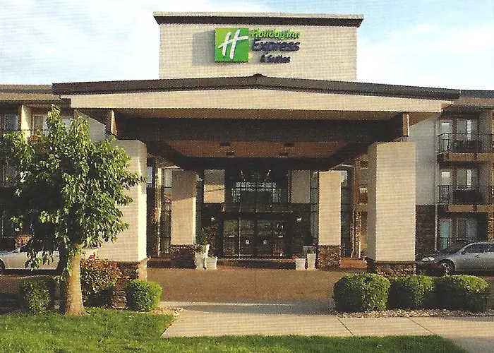 Holiday Inn Express & Suites Branson 76 Central By Ihg