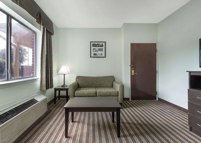 Days Inn & Suites By Wyndham