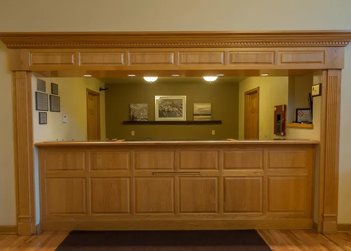 Country Inn & Suites By Radisson, Airport, Wi