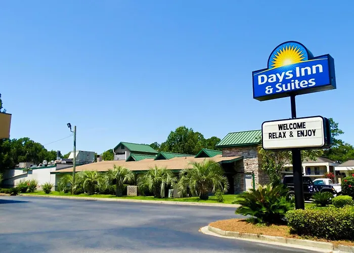 Days Inn & Suites By Wyndham Savannah Midtown
